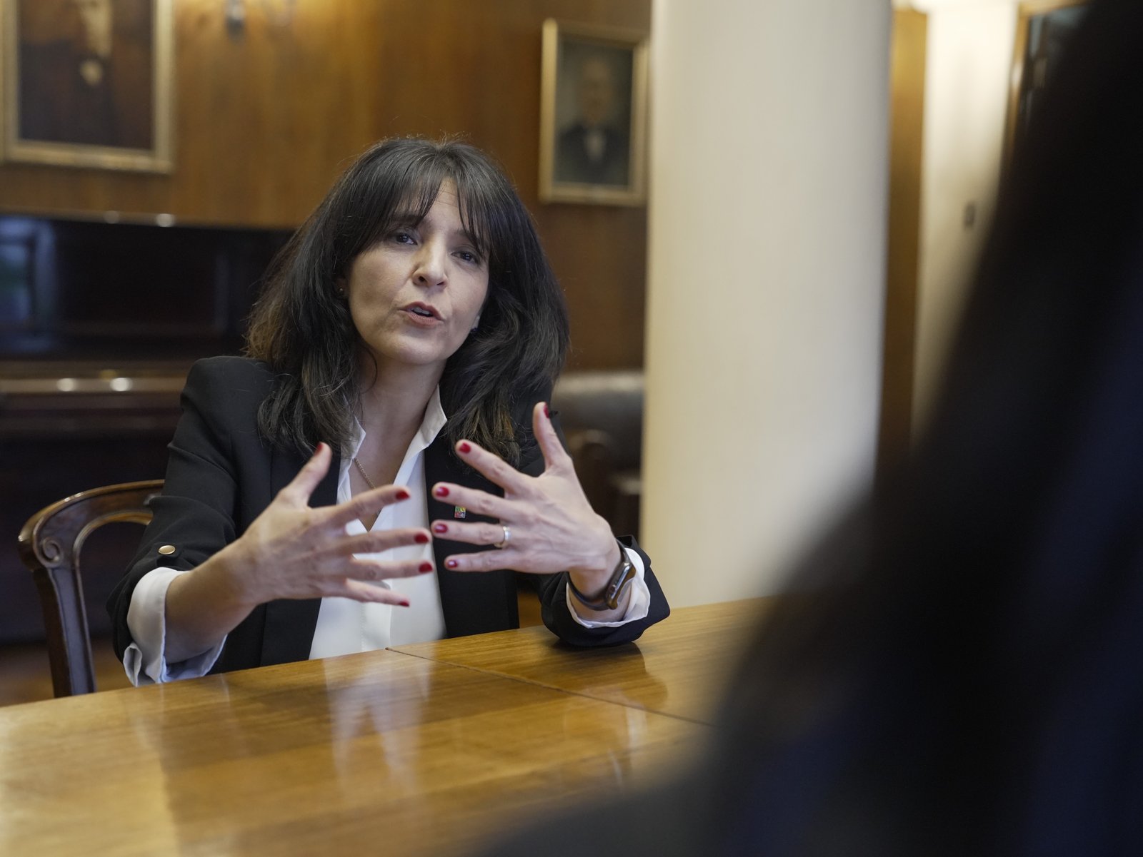 Renée Rivero conversando