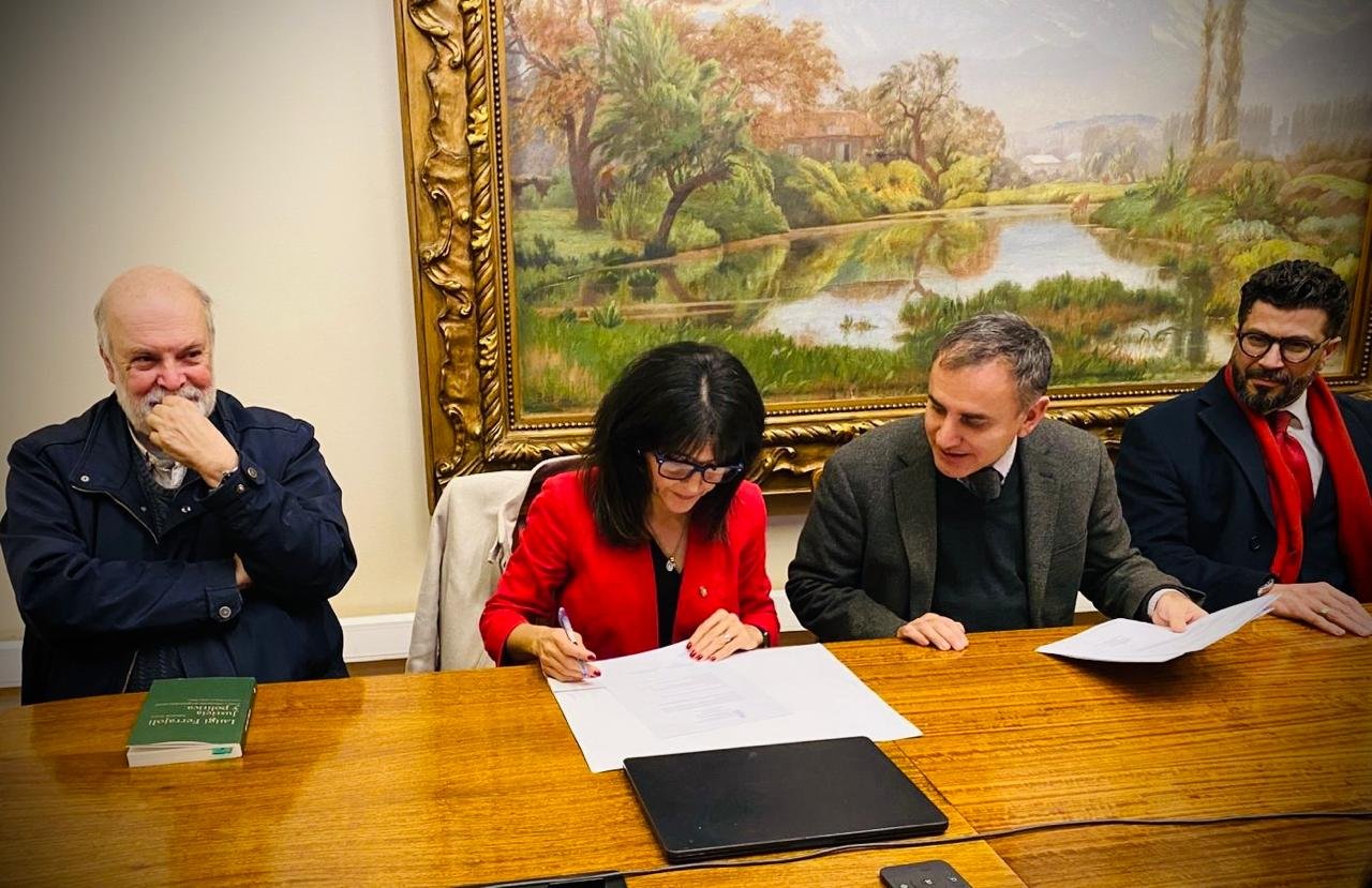 Renée Rivero inscribe su candidatura a Decana de Derecho de la Universidad de Chile